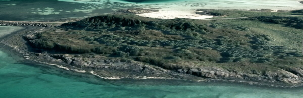 Å vise korleis ein bergkant tøyer seg langs Lankanneset på Krøttøya, Bjarkøy